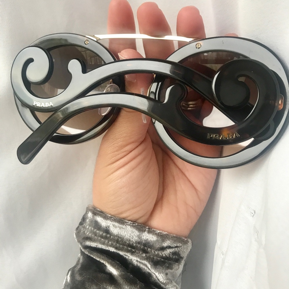🚫SOLD! New Authentic Prada Sunglasses (no case)